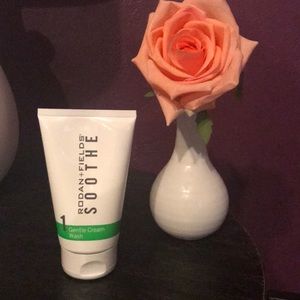 Rodan + Fields SOOTHE Gentle Cream Wash